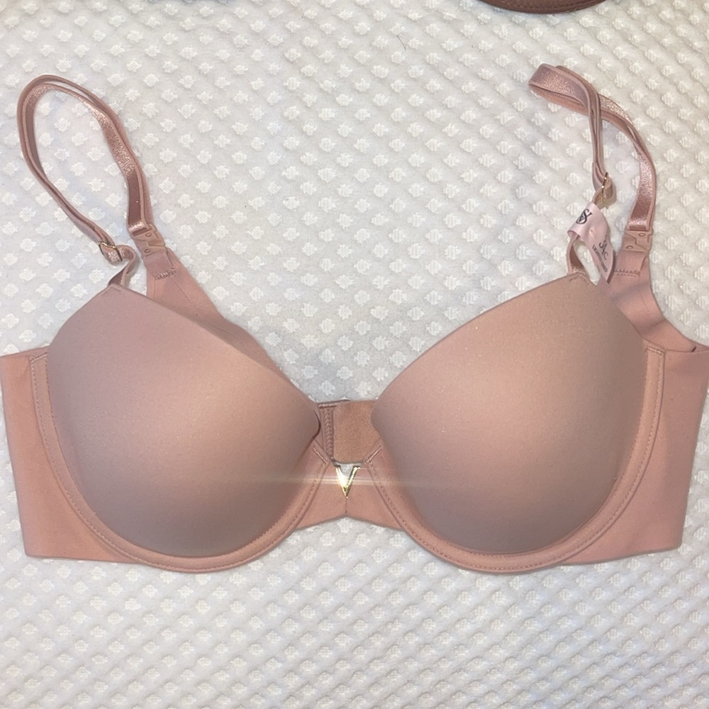 Victoria's Secret Bra - Picture 5 of 6